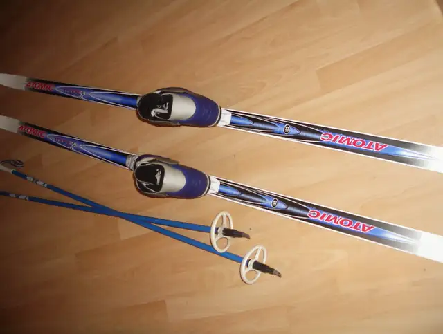 KIT ski de fond  ATOMIC  _ 185 cm + bottes 7-8 US + poles in Ski in City of Montréal - Image 6