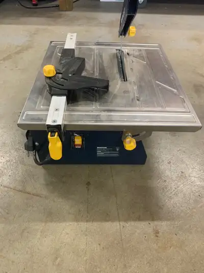 Mastercraft wet tile saw. Great condition. Used for one job. Located in St Marys.