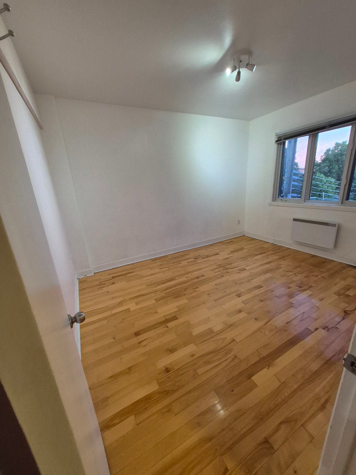 Trois chambres à louer - Apartment — photo 3