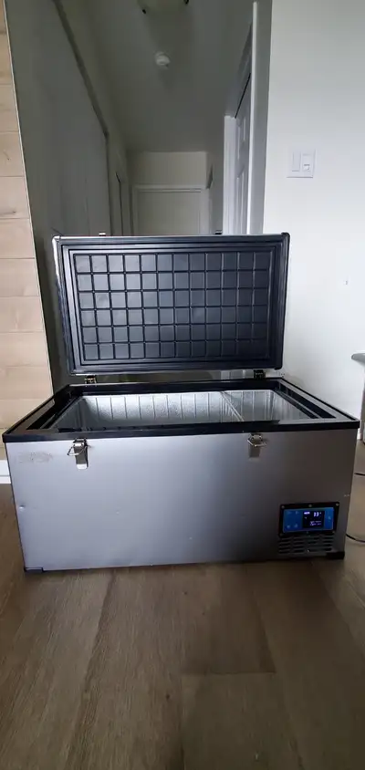 : VEVOR 90QT Fridge/Freezer – $560 Negotiable, View more