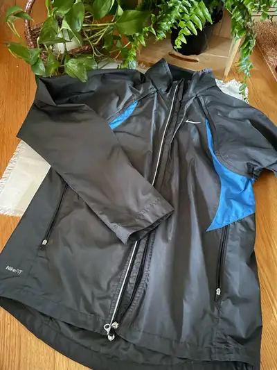 Nike Running Jacket / Manteau de cours leger, View more