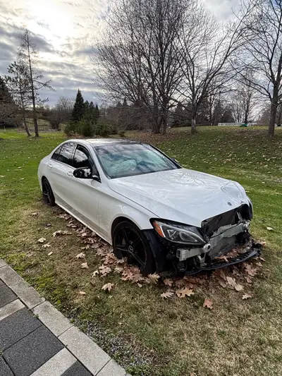 This 2018 Mercedes-Benz C400 4MATIC is a prime donor vehicle for a high-margin part-out or a special...