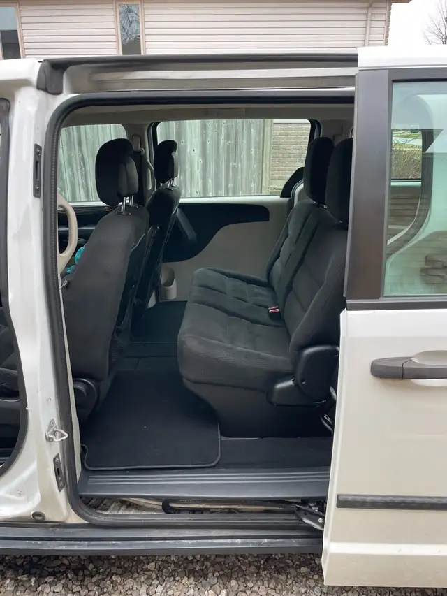 2015 Dodge Grand Caravan in Cars & Trucks in Leamington - Image 6