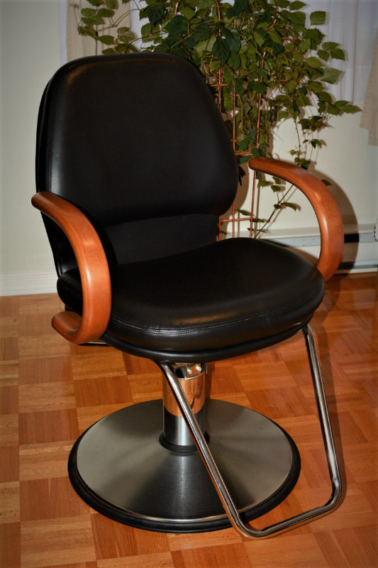 Chaise de coiffure hydraulique Alexandra Wood B1310 dans Autre  à Longueuil/Rive Sud