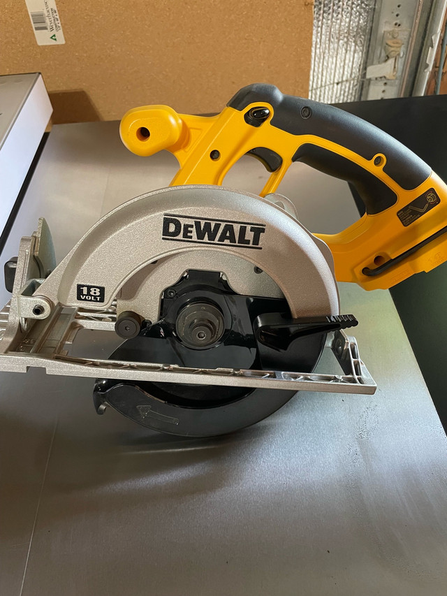 Cordless Circular Saw DC390 in Hand Tools in Hamilton