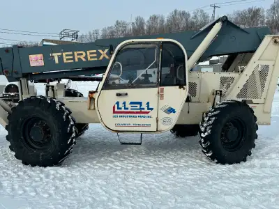Terex 1056 de l'année 2004 moteur de 125 HP turbo ± 6600 hres, cabine fermée avec chauffage. Transmi...