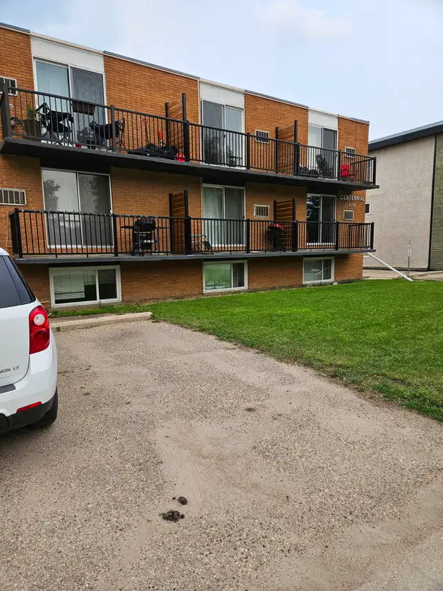 One bedroom apartment at 3038 Arlington Avenue