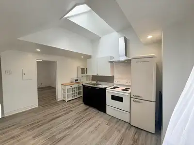 Bright & Spacious 3 Bedroom move-in ready , upper-level apartment with fully private entrance (frees...