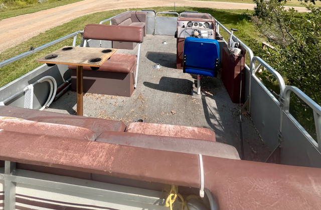 REDUCED: 1988 21’ Ercoa Pontoon with 1978 55HP on a 30’ flatbed in Powerboats & Motorboats in Regina - Image 3