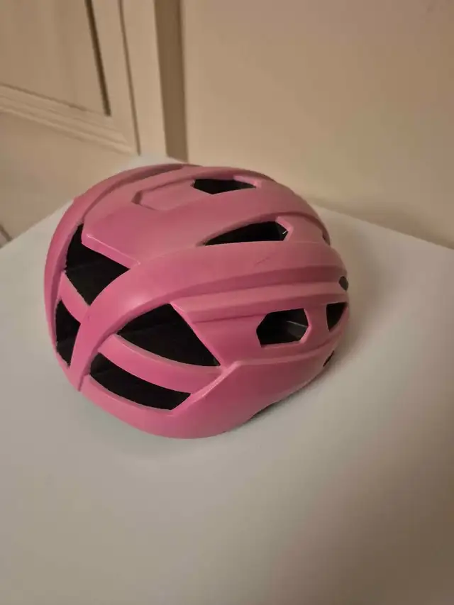 Bicycle Helmet For Kids in Kids in Laval / North Shore - Image 3