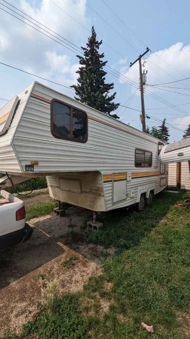 5th wheel trailer in Travel Trailers & Campers in Grande Prairie - Image 2