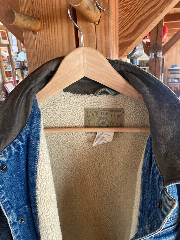 Gap Vintage Sherpa Jean Jacket Leather collar & Fleece $45 (L) dans Hommes  à Ouest de l’Île - Image 4