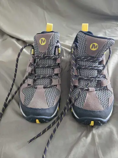 Women's Size 7 Hiking Shoes, View more