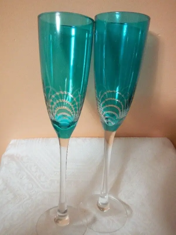 2 Aquamarine Champagne Glasses Champagne Flutes Hand cut Crystal in Arts & Collectibles in City of Montréal - Image 6