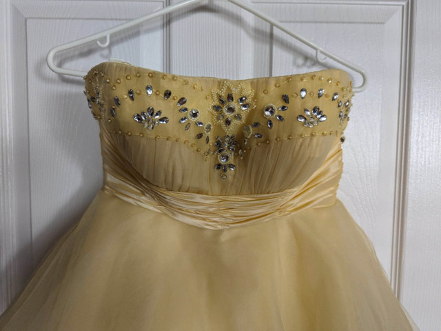 Prom/Graduation Dress in Women's - Dresses & Skirts in Oshawa / Durham Region - Image 2