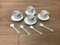 Tasses et cuillères espresso