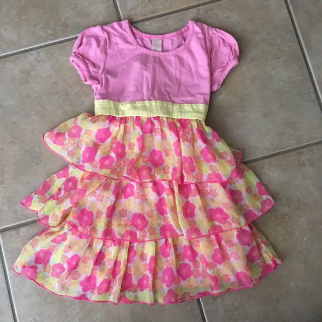Girls size 4 summer dress628632612750111227