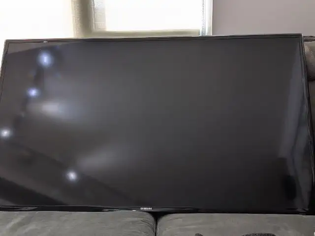 Samsung 55" 1080p LED HDTV - USED, Great Condition in General Electronics in City of Toronto - Image 3