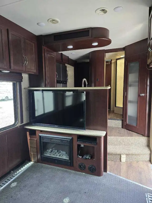 2014 cyclone toy hauler 18ft garage in Travel Trailers & Campers in Lethbridge - Image 7