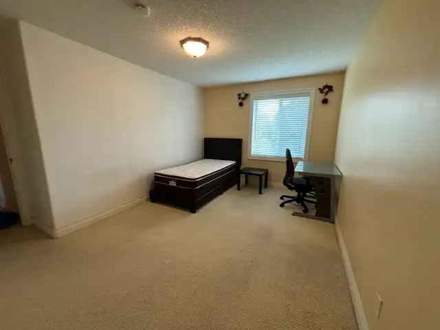Room in Kitchener-Conestoga College Doon /Cambridge campus in Room Rentals & Roommates in Cambridge - Image 2