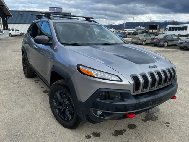2016 Jeep cherokee 3.2l 4wd 4dr trailhawk in Cars & Trucks in Whitehorse