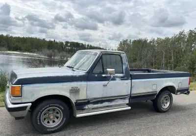 Selling a highly original, one-owner 1990 Ford F-150 XLT Lariat with only 197,000 original kilometre...