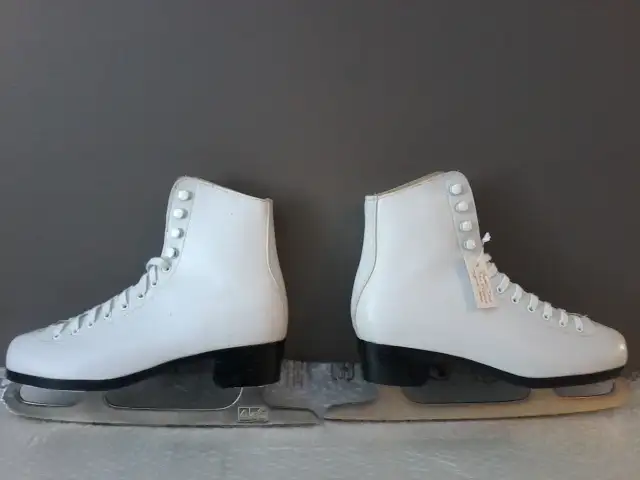 Patins à glace femme (2 pres X 7-7.5)(3 pres X 7.5-8)/$40.00 pre in Skates & Blades in City of Montréal - Image 10