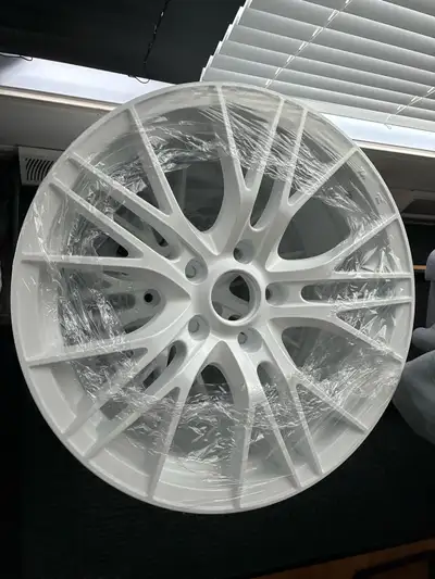 Brand new Mercedes WHITE MAGS 17 inch’s Can also fit Audi and VW with 66,7 to 57,1 center ring!! 800...