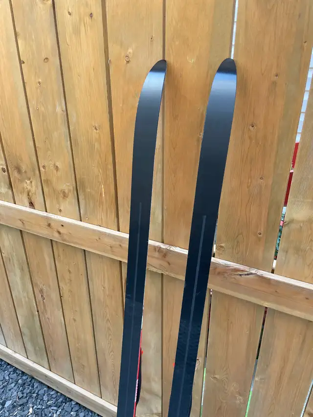 Rossignol Junior Venture Waxless XC Ski 150cm in Ski in Calgary - Image 6