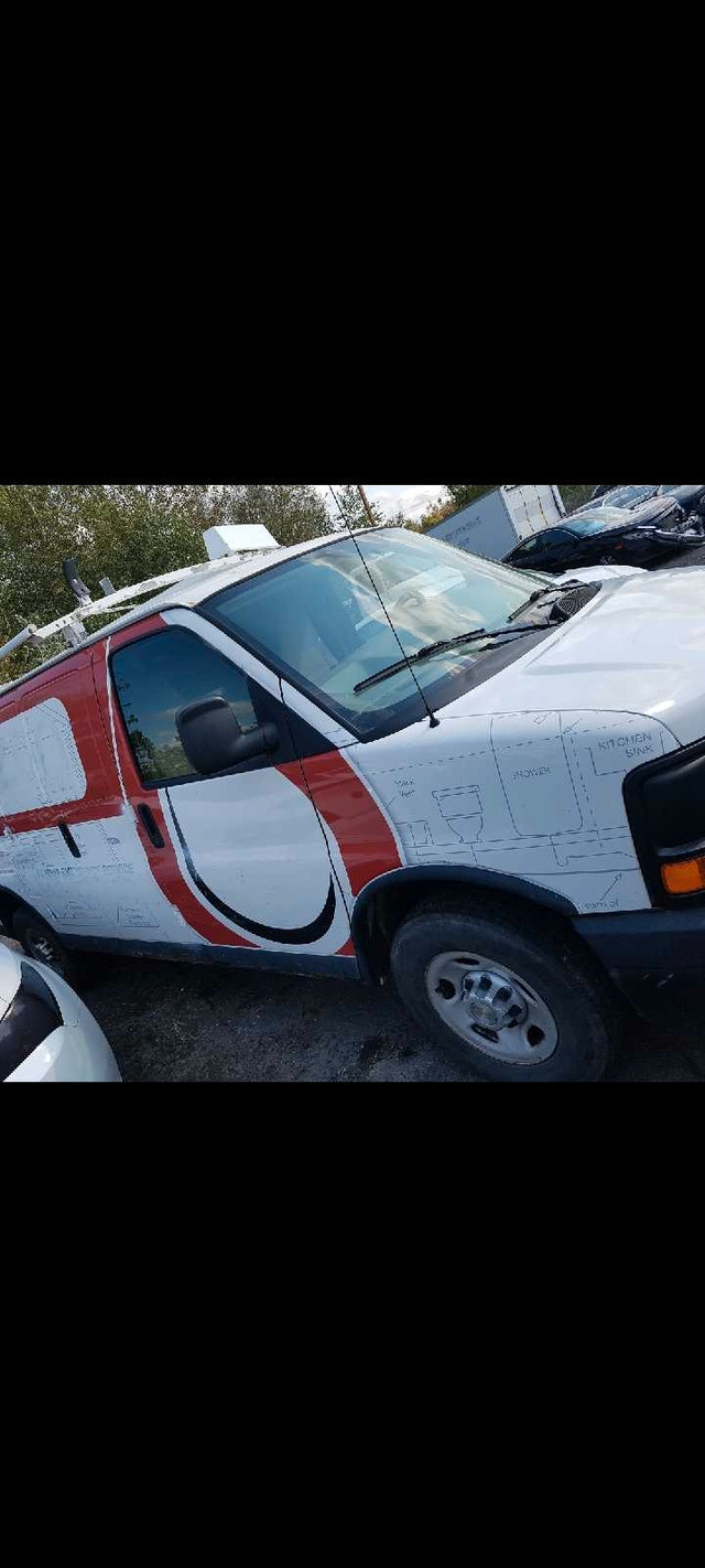 gmc savana 2011 extended box in Cars & Trucks in Ottawa - Image 2