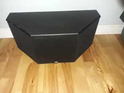 2 Speaker KIPSCH RS7-150 watt /8 ohms Prix:$300 FREQUENCY RESPONSE: 58Hz-20kHz 3dB POWER HANDLING: 1...