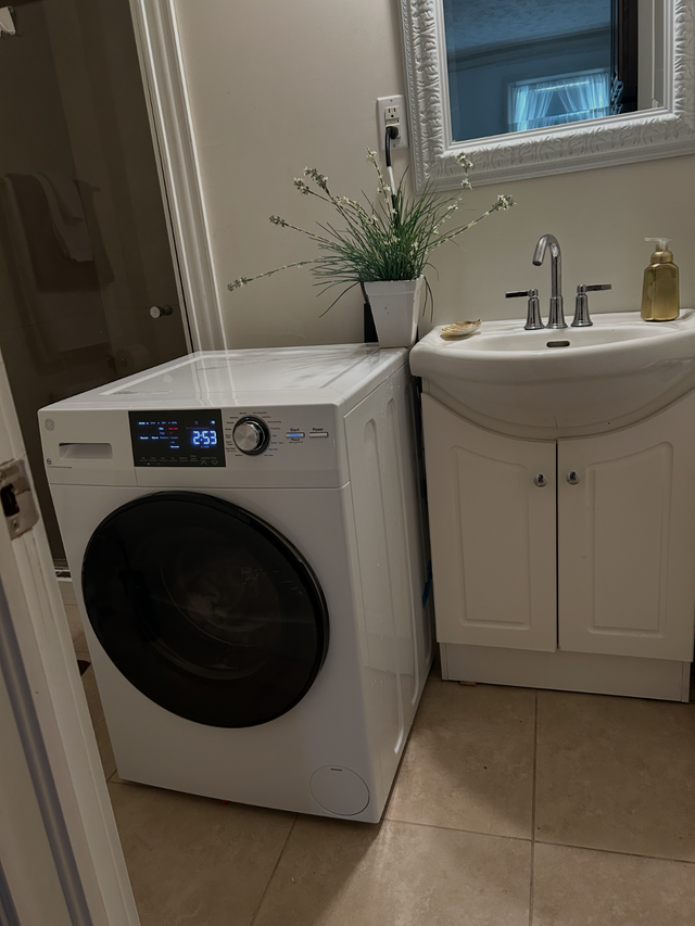 SEPTEMBER 1ST: Furnished uptown Junior one-bedroom, to call home in Long Term Rentals in Saint John - Image 10