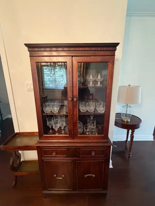 Antique Hutch and China Cabinet in Hutches & Display Cabinets in City of Toronto - Image 6