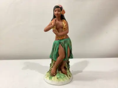 (OPEN TO REASONABLE OFFERS) In excellent condition with no chips no cracks this porcelain mini decan...