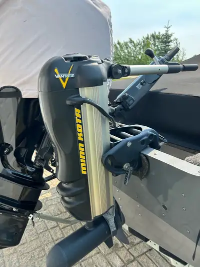 Selling my Advantage Trolling motor. 80 lbs thrust minnkota. In excellent condition.