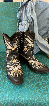 Black cowboy boots - Dingo, size 7.5