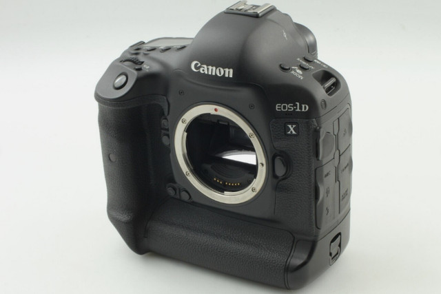 Canon 1DX Professional DSLR Camera (Like New) in Cameras & Camcorders in Ottawa - Image 2