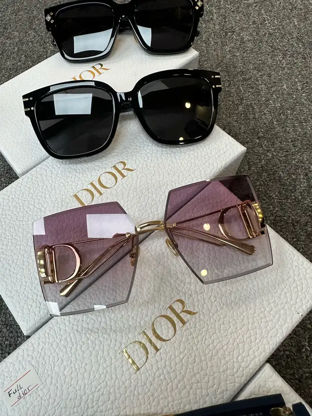 dior sunglasses  in Bags & Luggage in Mississauga / Peel Region - Image 4