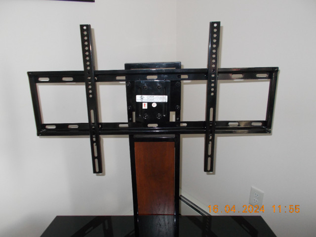 Beautiful "Waterfall" tv stand for sale in Video & TV Accessories in Bedford - Image 2