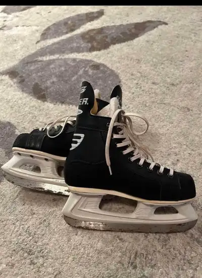 Bauer skates size 4., View more