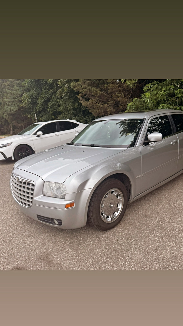 CHRYSLER 300 TOURING (trade, Safetied) in Cars & Trucks in Mississauga / Peel Region - Image 4