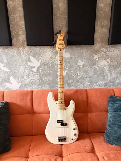 Fender Precision Bass MIM, View more