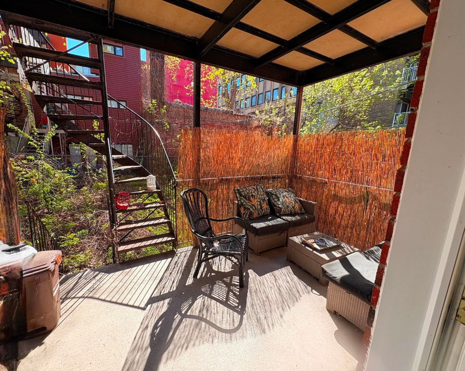 Grand 4 ½ situé au 1260 rue Sainte-Élisabeth à Montréal. — photo 1
