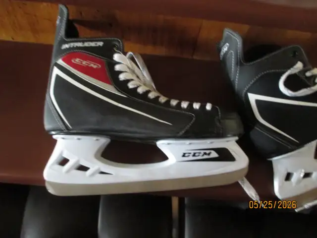 patin ccm in Hockey in Laval / North Shore - Image 3