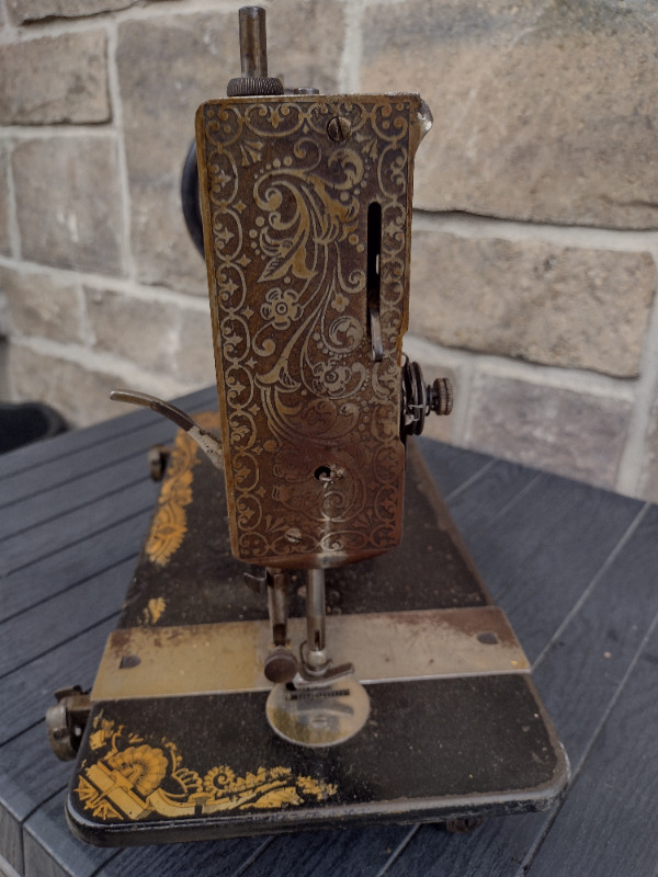 Machine à coudre Antique Vintage Singer #27 sewing machine dans Art et objets de collection  à Laval/Rive Nord - Image 4