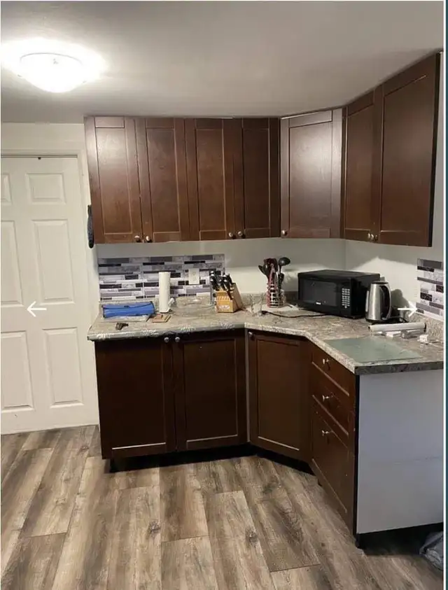 looking for roommates in Room Rentals & Roommates in Kitchener / Waterloo - Image 4