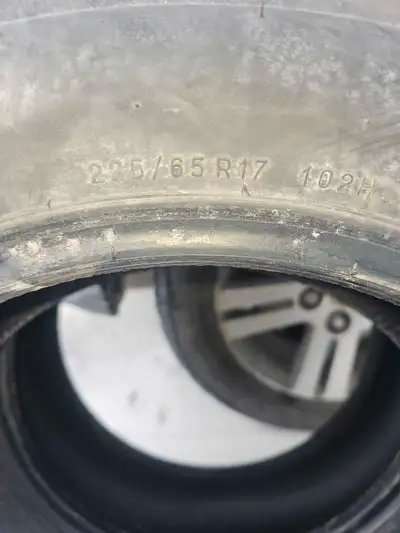 Pair of uniroyal all season tires thread is 95% ph# 4037971904