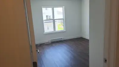 Modern 2 bedroom 1 bath unit available!! Don't miss out on this unit located in the lovely Southwood...