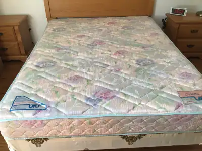 Matelas de marque Mirabel, grandeur Queen, sommier et base, View more