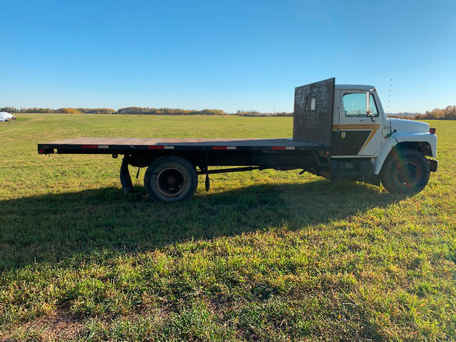 International S1700 in Heavy Trucks in Red Deer - Image 2